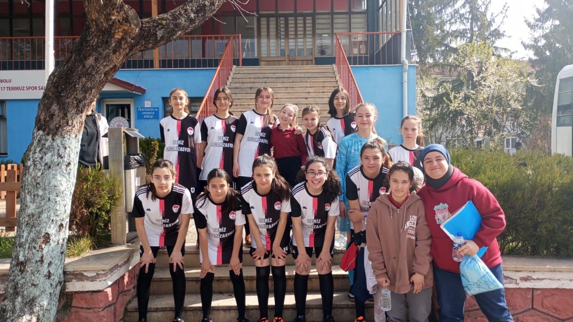 Okulumuz Kız Takımı Okul Sporları Kapsamında Futsal Turnuvasına Katıldı...